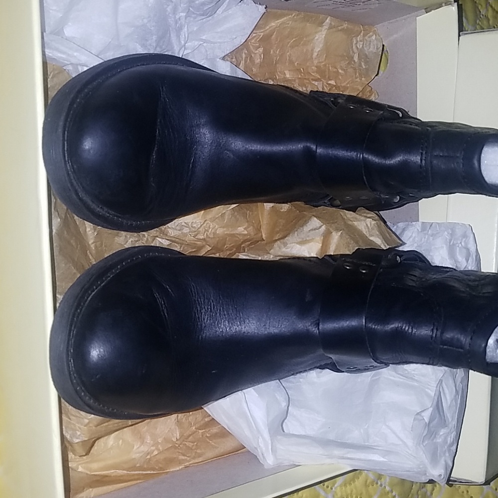 Boots - Picture 6 of 8